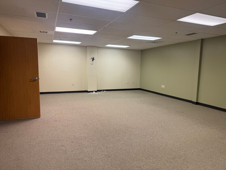 More Photos Of 2815 Pennsylvania Ave, Lansing Medical For Sale