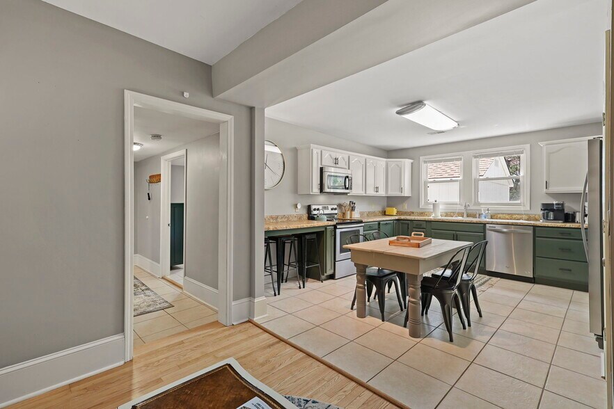 More Photos Of 100 S Railroad Ave, Damascus Apartments For Sale