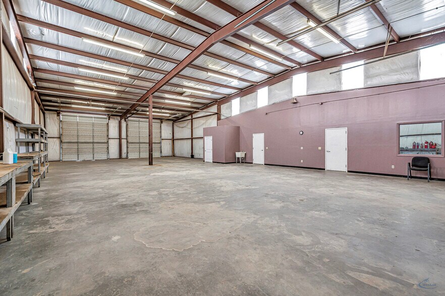 More Photos Of 1010 S Meadow Ave, Odessa Warehouse For Sale