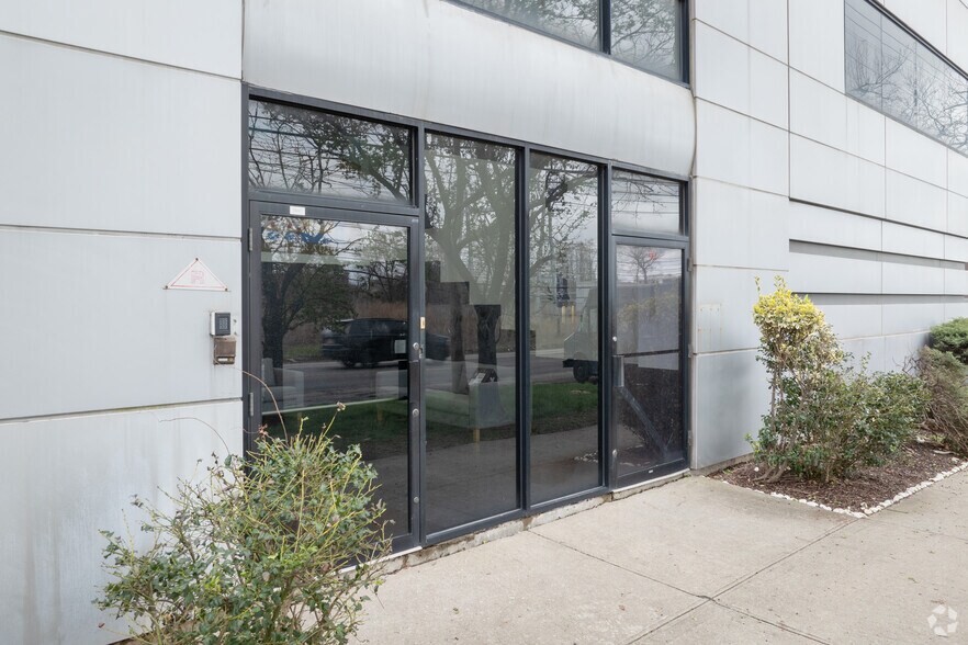 More Photos Of 4800 West Side Ave, North Bergen Warehouse For Lease