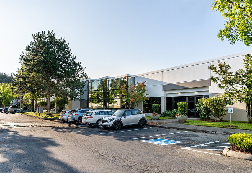 More Photos Of 11812 North Creek Pky N, Bothell Unknown For Lease