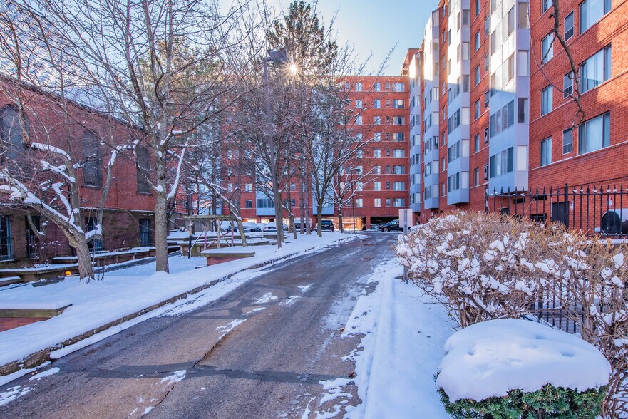 More Photos Of 250 Main St, Hartford Apartments For Lease