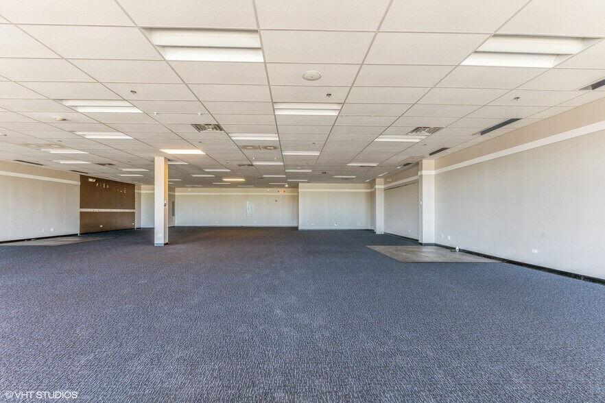 More Photos Of 1852-1866 Towne Centre Dr, North Aurora General Retail For Lease