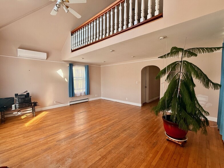 More Photos Of 10 3rd St, Rosedale Land For Lease