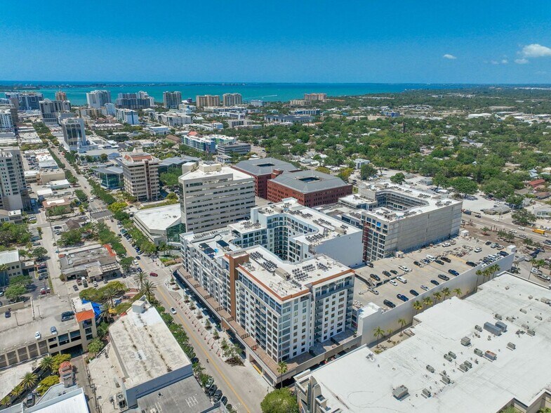More Photos Of 1991 Main St, Sarasota Apartments For Lease
