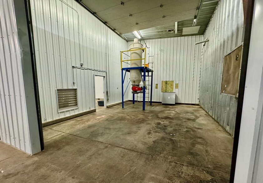 More Photos Of 3512 E Bench Rd, Dillon Manufacturing For Sale
