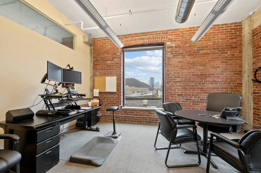 More Photos Of 2828-2840 Liberty Ave, Pittsburgh Office For Lease
