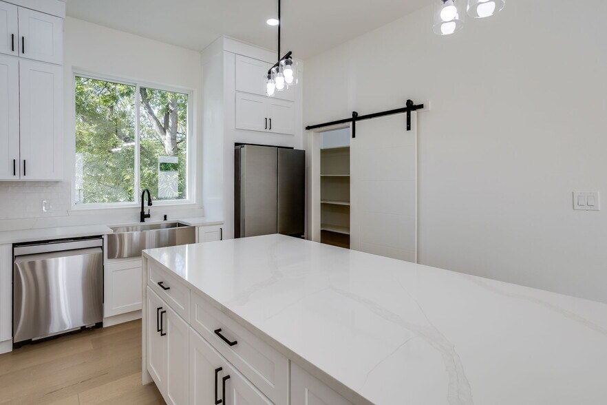 More Photos Of 6001 Lewis St, Dallas Apartments For Sale