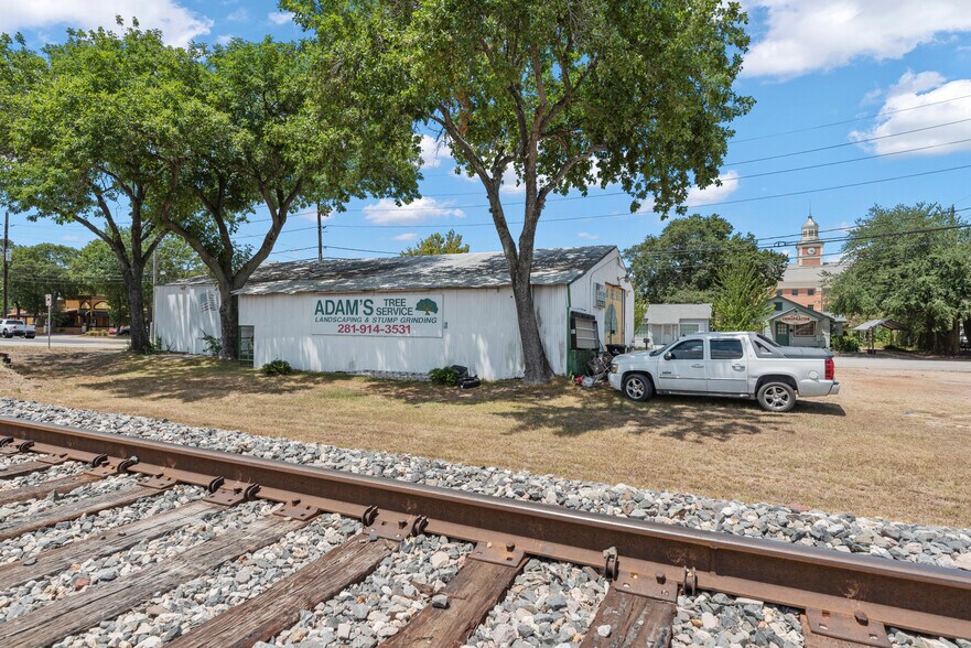 More Photos Of 800 Avenue D, Katy Warehouse For Sale