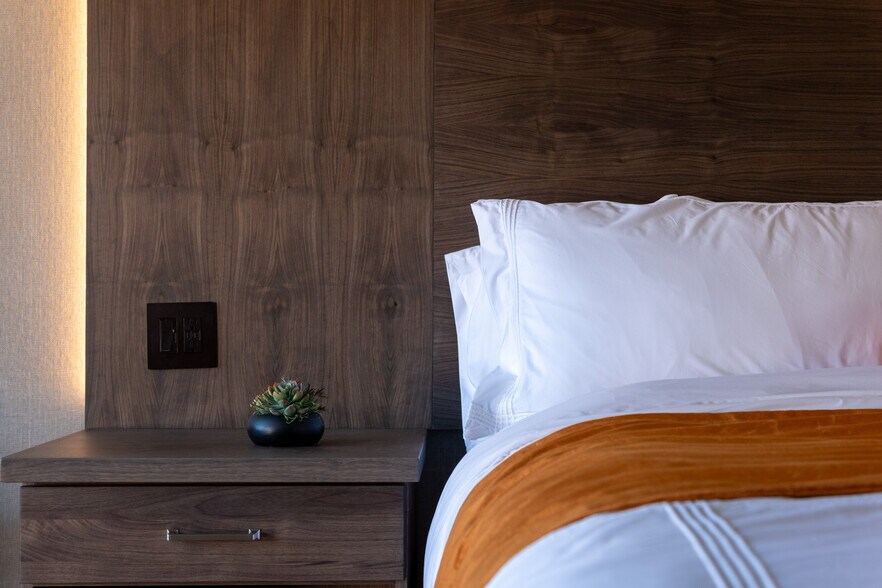 More Photos Of 245 N Red Cliffs Dr, St George Hotel For Sale