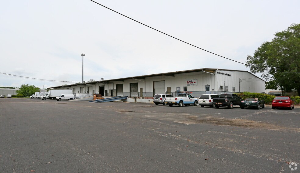 More Photos Of 572-2 Appleyard Dr, Tallahassee Warehouse For Lease