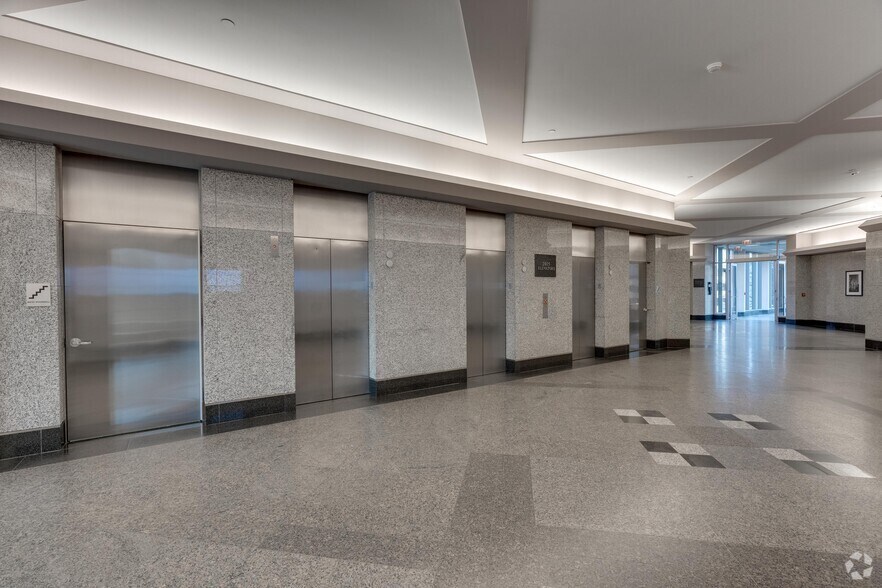 More Photos Of 2021 Spring Rd, Oak Brook Office For Lease