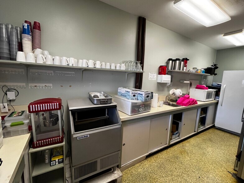 More Photos Of 99 3rd St, Maupin Restaurant For Sale