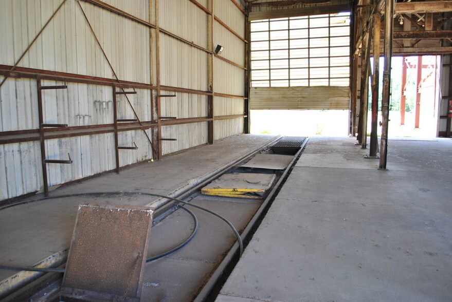 More Photos Of 220 Progress Blvd, Longview Warehouse For Sale