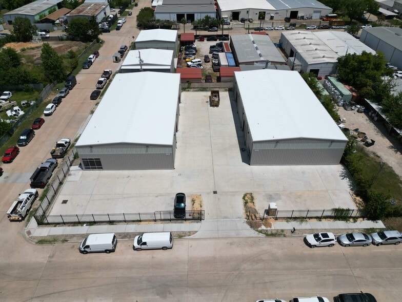 More Photos Of 9334 Ronda Ln, Houston Industrial For Lease