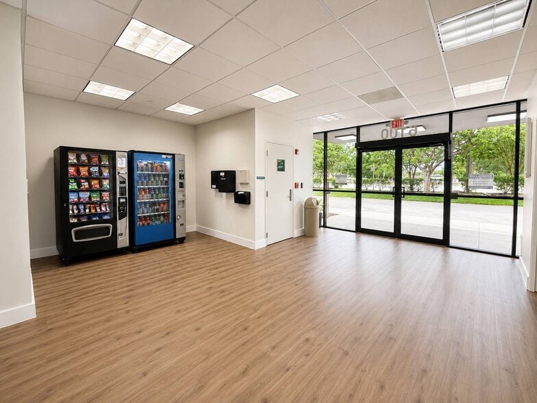Primary Photo Of 6100 Griffin Rd, Davie Medical For Lease