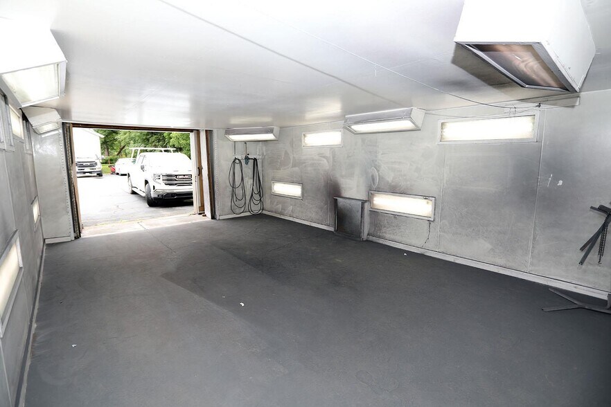More Photos Of 5013 New York 52, Jeffersonville Auto Repair For Sale