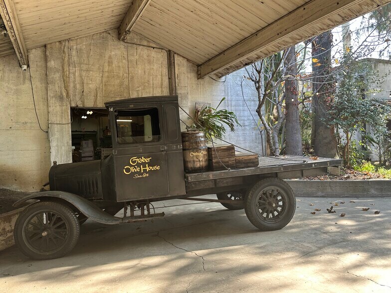 More Photos Of 315 E 4th St, Ontario Flex For Sale