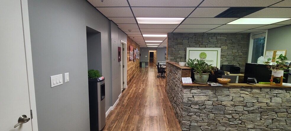 More Photos Of 310 N 21st St, Purcellville Manufacturing For Lease