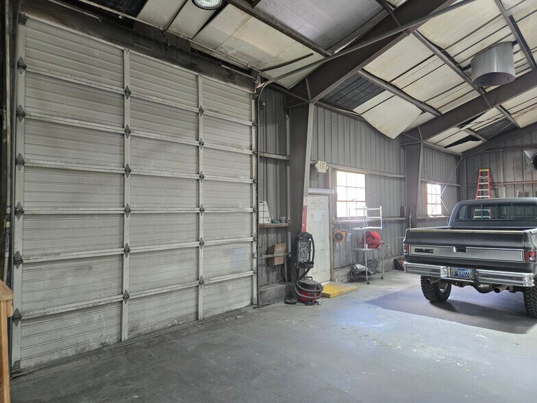 More Photos Of 390 N Front St, Coos Bay Industrial For Sale