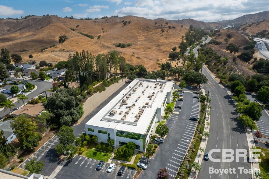More Photos Of 26025 Mureau Rd, Calabasas Office For Sale