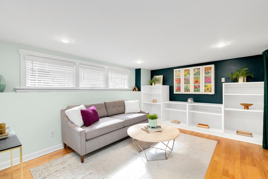 More Photos Of 410 N 46th St, Seattle Apartments For Sale