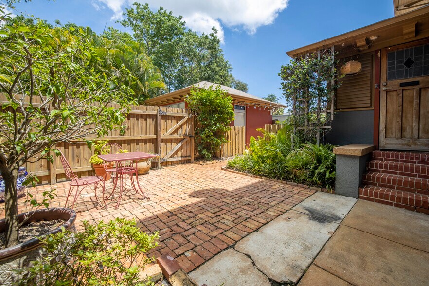 More Photos Of 555 5th Ave N, Saint Petersburg Office Residential For Lease