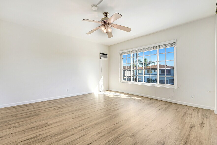 More Photos Of 1937 S Shenandoah St, Los Angeles Apartments For Sale