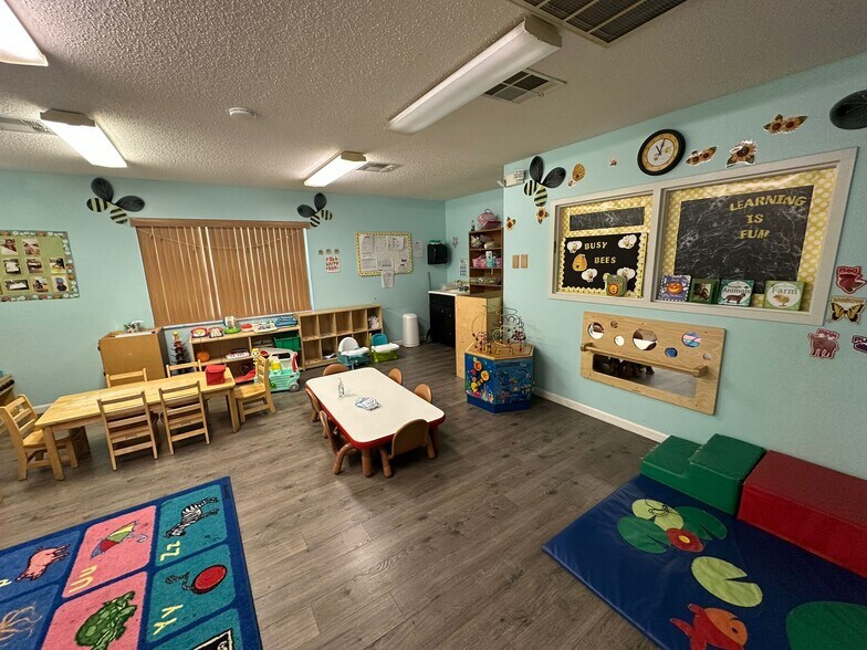 More Photos Of 90 S Doverplum Ave, Kissimmee Schools For Lease