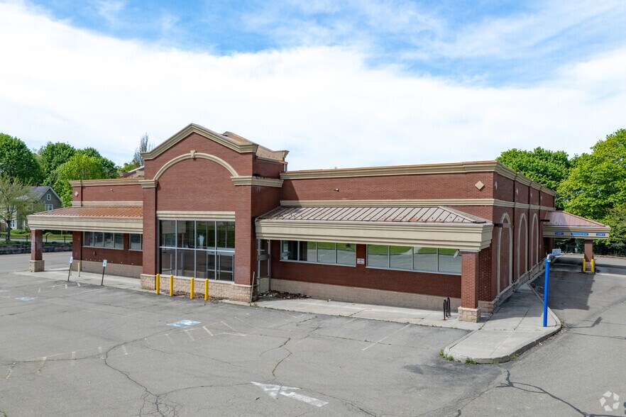 More Photos Of 811 N Main St, Jamestown Freestanding For Lease