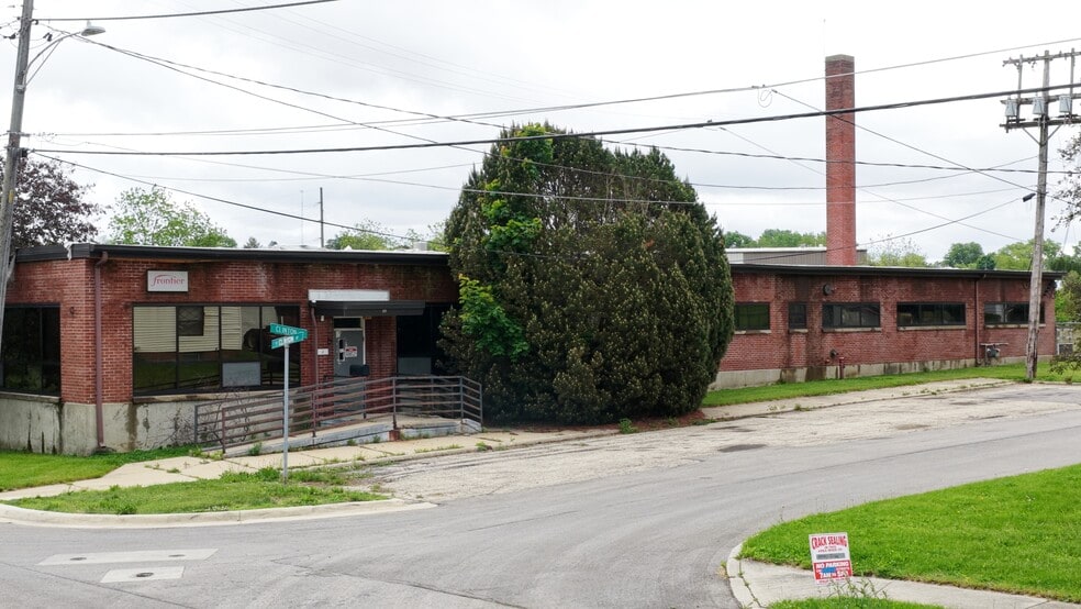 Primary Photo Of 947 E Clinton St, Freeport Warehouse For Sale