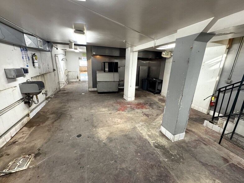 More Photos Of 223-231 E 9th St, Los Angeles Storefront For Lease