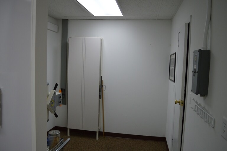 More Photos Of 123 N Alpine Rd, Rockford Freestanding For Sale