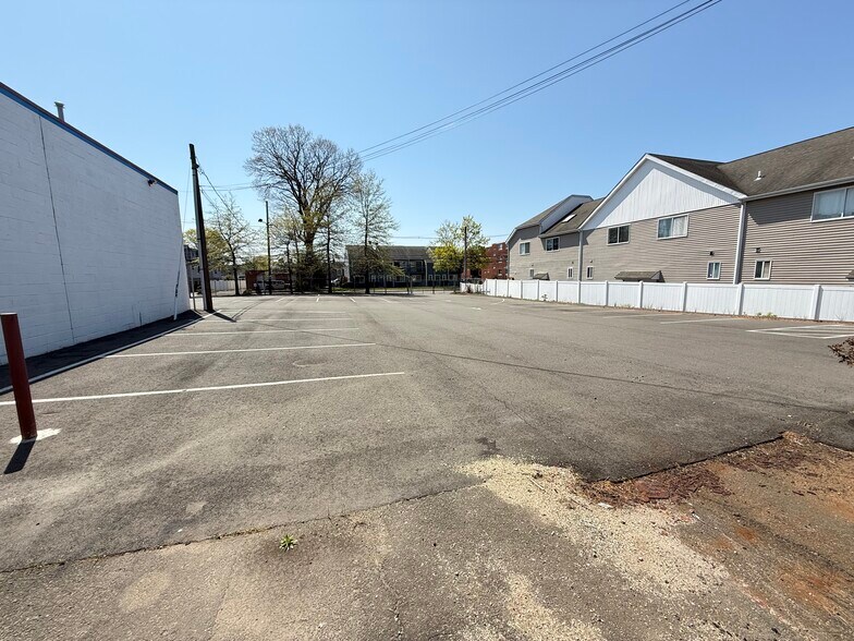More Photos Of 9 Van Zant St, Norwalk Auto Repair For Sale