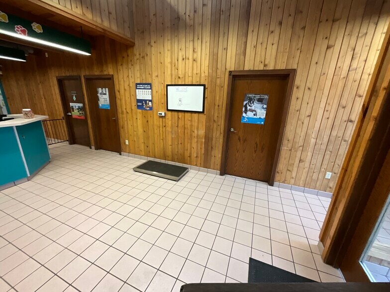 More Photos Of 3240 Briarfield Blvd, Maumee Veterinarian Kennel For Sale