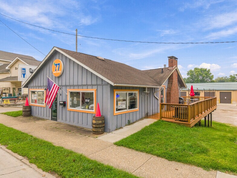 Primary Photo Of 21 W Canal St, Navarre Restaurant For Sale