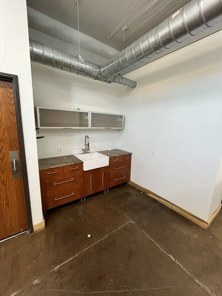 More Photos Of 225 Bryan Ave, Fort Worth Office For Lease