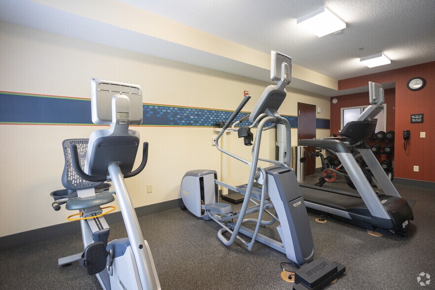 More Photos Of 1508 Cinema Dr, Statesville Hotel For Sale