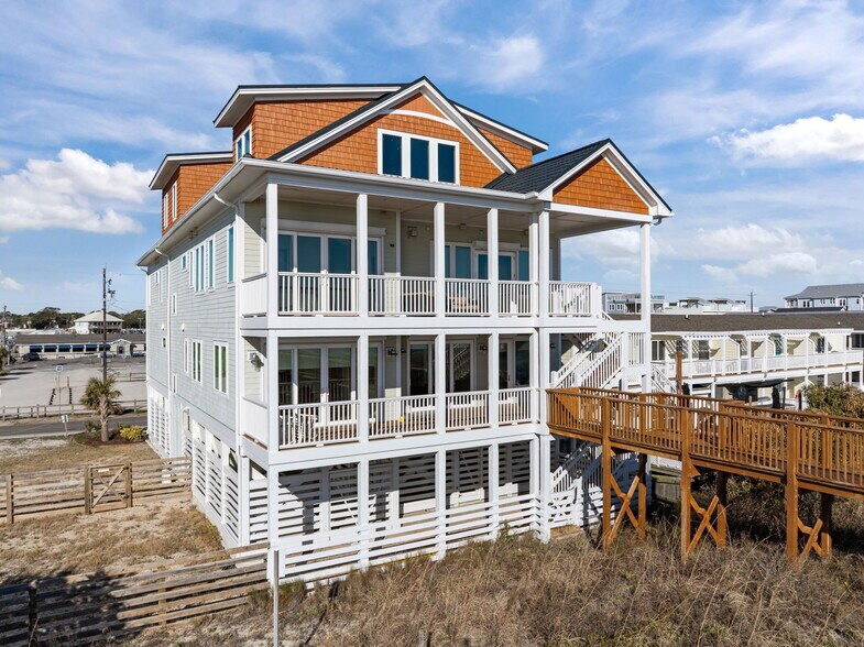 More Photos Of 312 Carolina Beach Ave N, Carolina Beach Office For Sale
