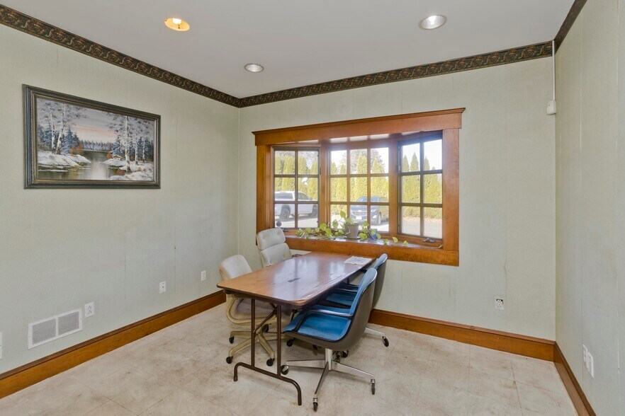 More Photos Of 16 Arthur St, Easthampton Warehouse For Sale