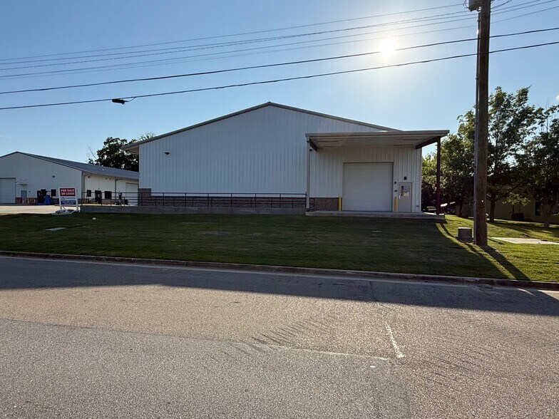 More Photos Of 3000 Wyndham Industrial Dr, Opelika Manufacturing For Lease