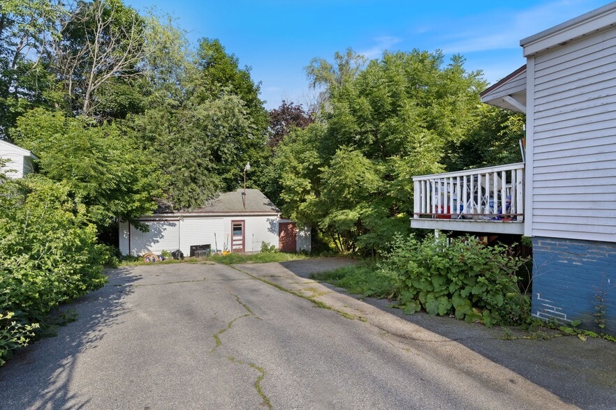 More Photos Of 140 Green St, Somersworth Apartments For Sale