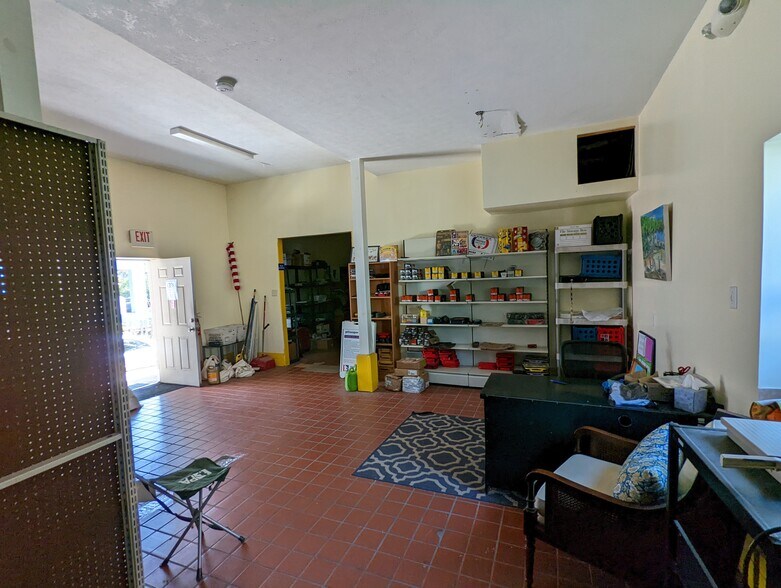 More Photos Of 228 N 2nd St, Fernandina Beach Warehouse For Lease