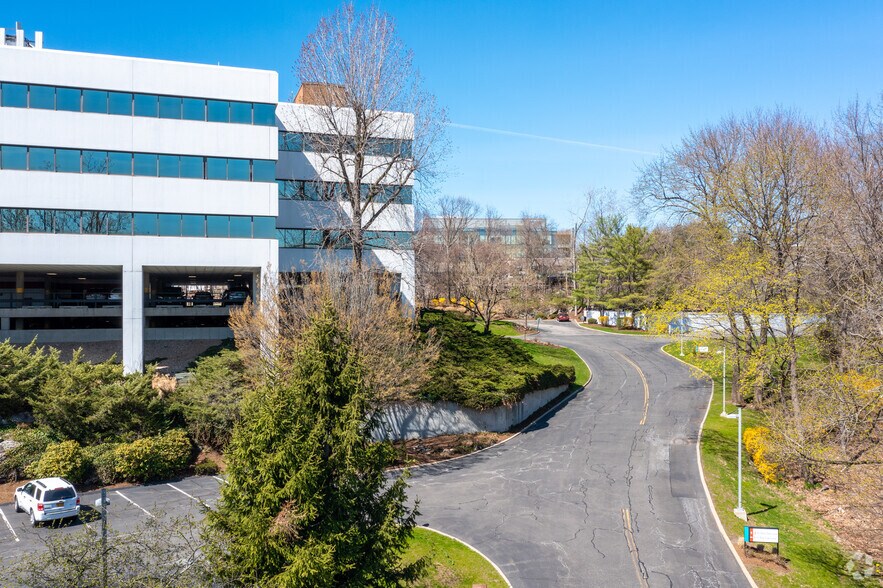 More Photos Of 4 W Red Oak Ln, White Plains Office For Lease