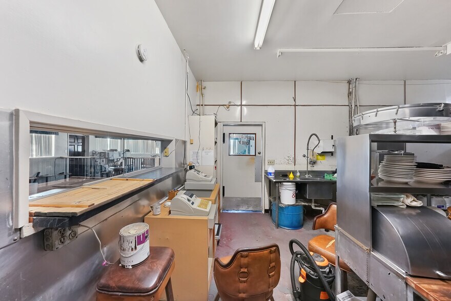 More Photos Of 44 N 19 1/2 Ave, Lemoore Restaurant For Sale