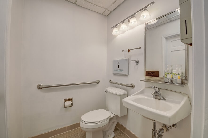 More Photos Of 4609 Pinecrest Office Park Dr, Alexandria Medical For Sale