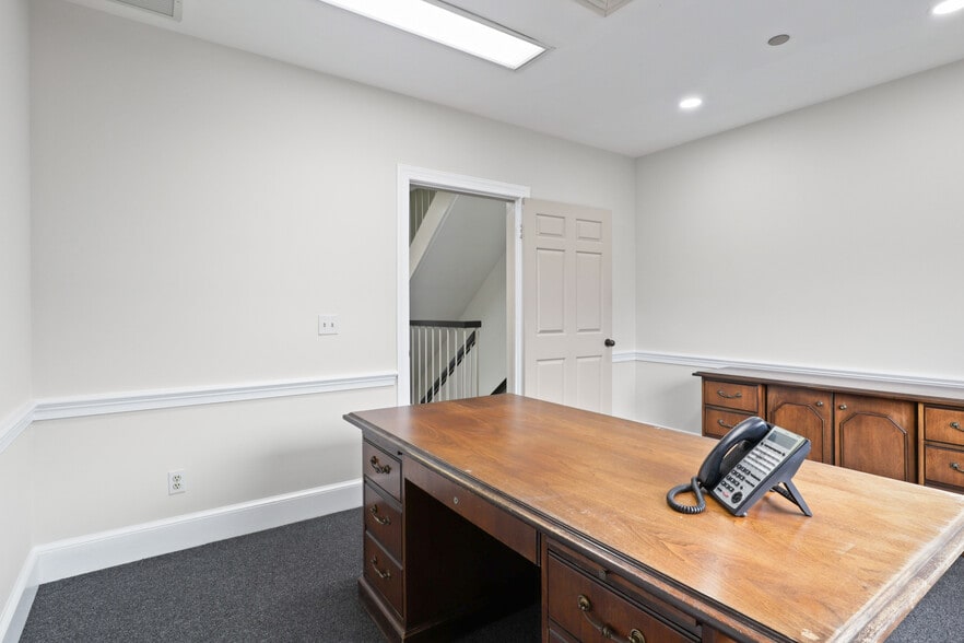 More Photos Of 115 Oronoco St, Alexandria Office For Lease