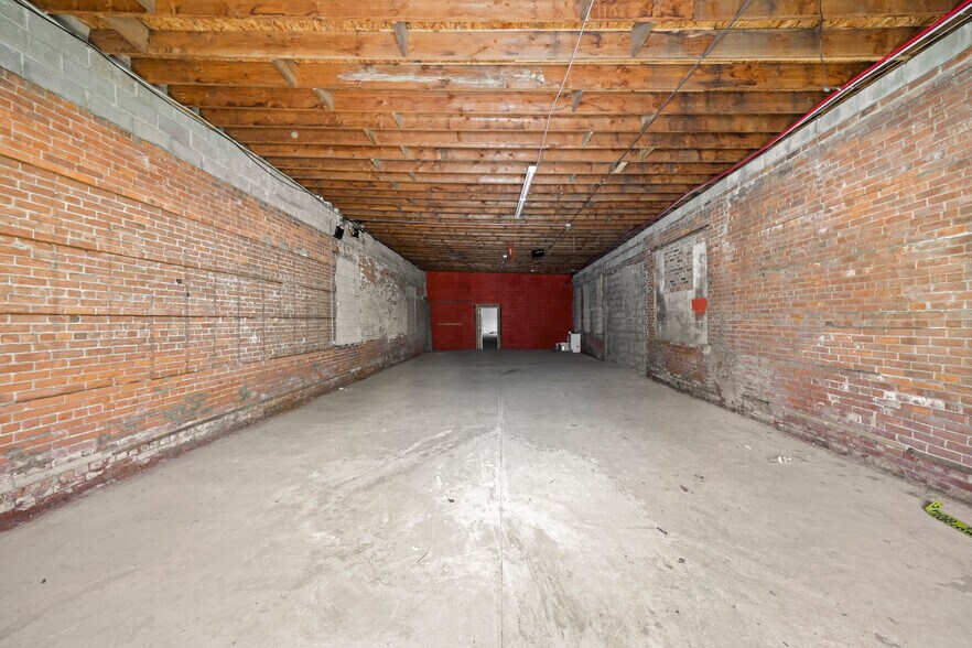 More Photos Of 6944 W Fort St, Detroit Storefront For Lease