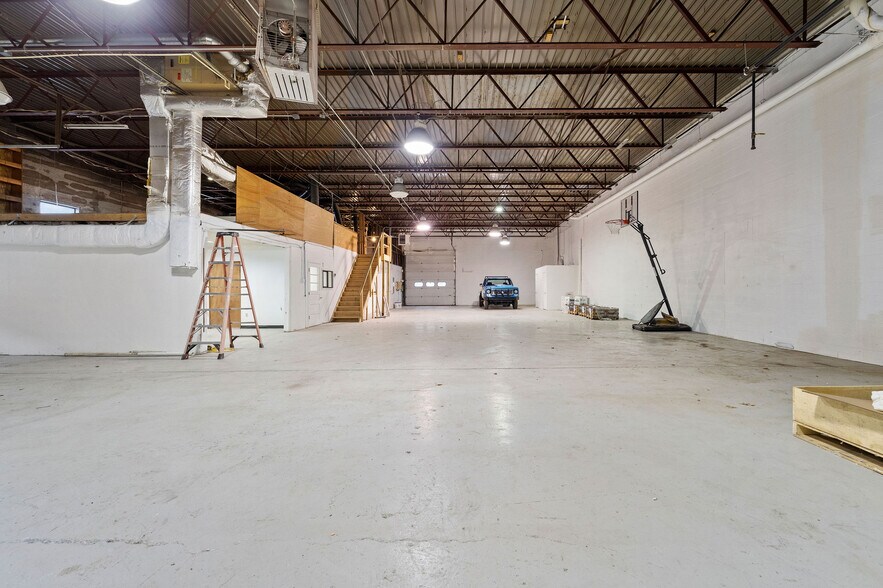 More Photos Of 104 N Duane Ave, Endicott Industrial For Lease