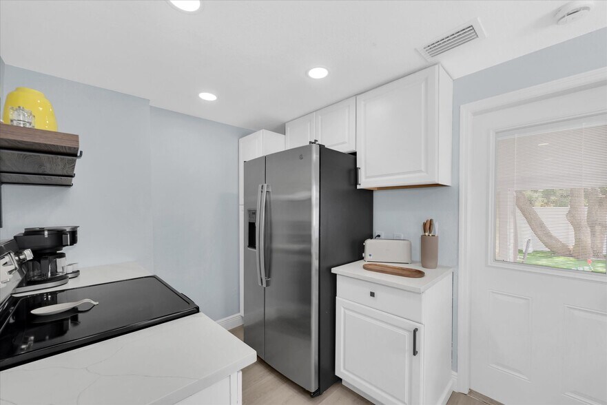 More Photos Of 4000 46th St N, Saint Petersburg Hospitality For Sale